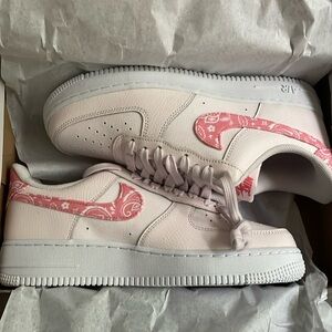 Nike pink Air Force 1